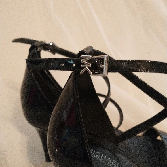 Heels - Picture 2 of 3